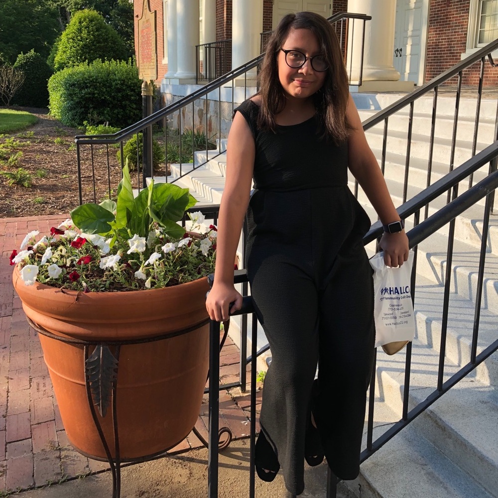 Meet your Posher, Elise